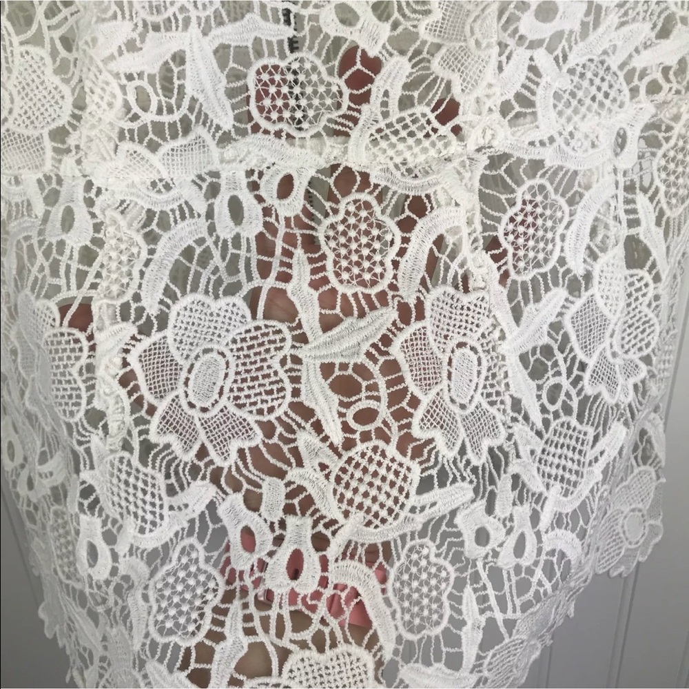 CAbi NWT Needle Lace Shell #800 XS White Peplum - Picture 4 of 7